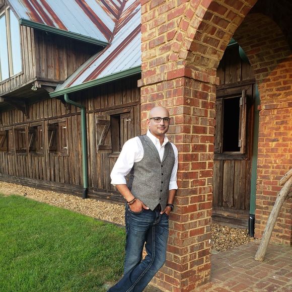 Meet your Posher, Dash - Picture 1 of 1